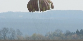 SKOKI SPADOCHRONOWE - CZECHY, PLZEN - kwiecień 2012